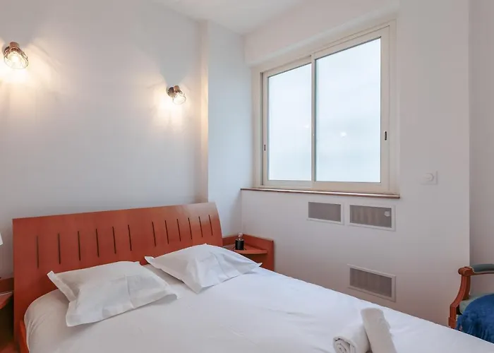 Nice 3 Stars Flat In La Rochelle - Welkeys