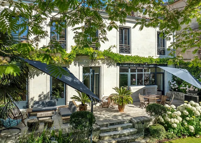 Escale Rochelaise, Gite Urbain Avec Spa Bain Nordique Et Sauna Tonneau