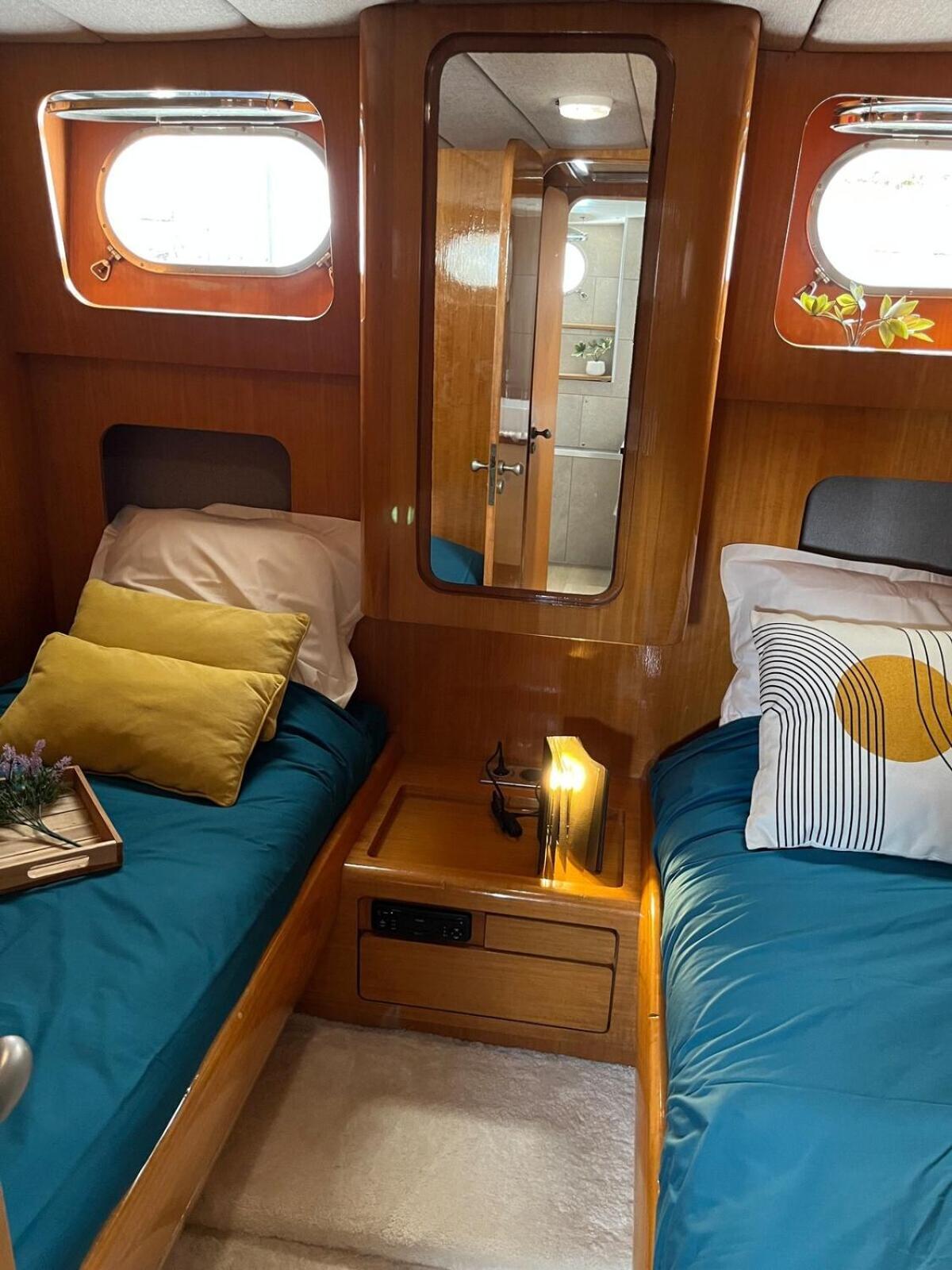 Bateau-hôtel Yacht Aquamarina Vieux Port La Rochelle
