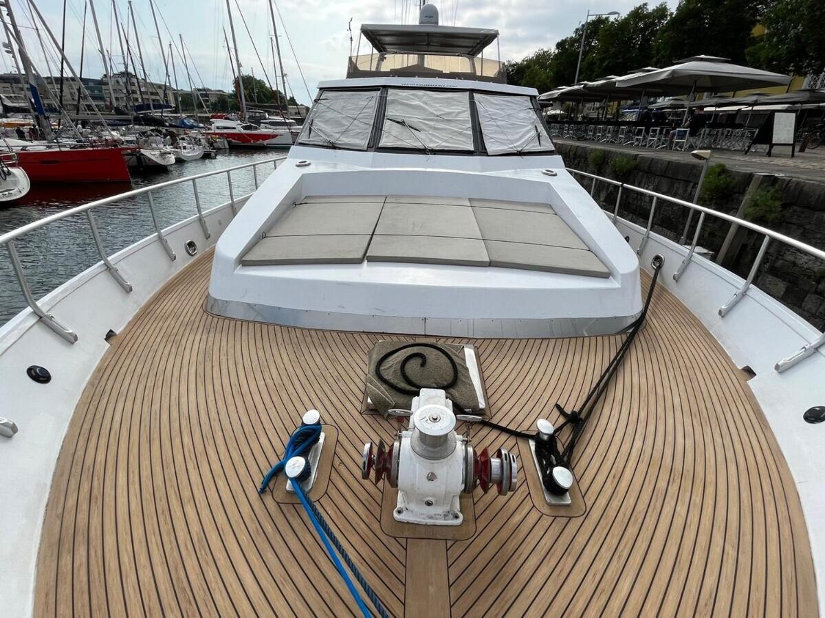 Bateau-hôtel Yacht Aquamarina Vieux Port La Rochelle La Rochelle (Charente-Maritime)