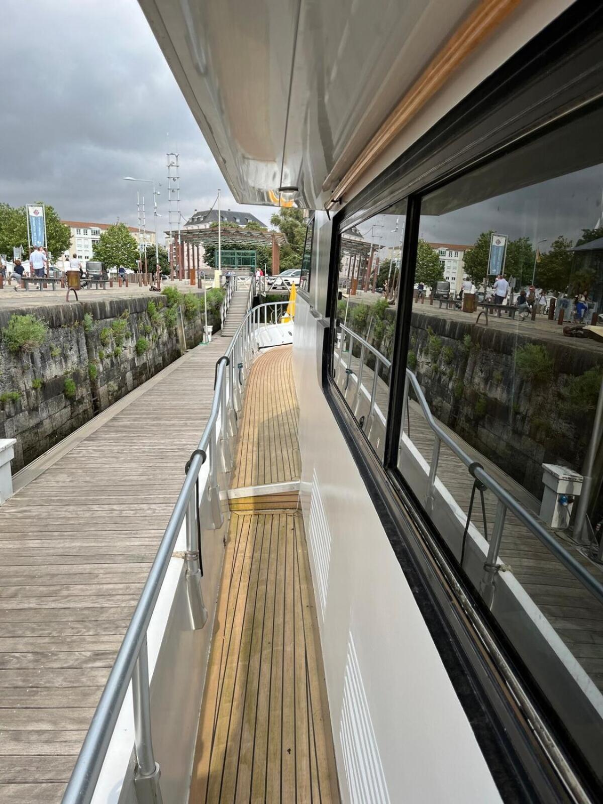 Bateau-hôtel Yacht Aquamarina Vieux Port La Rochelle