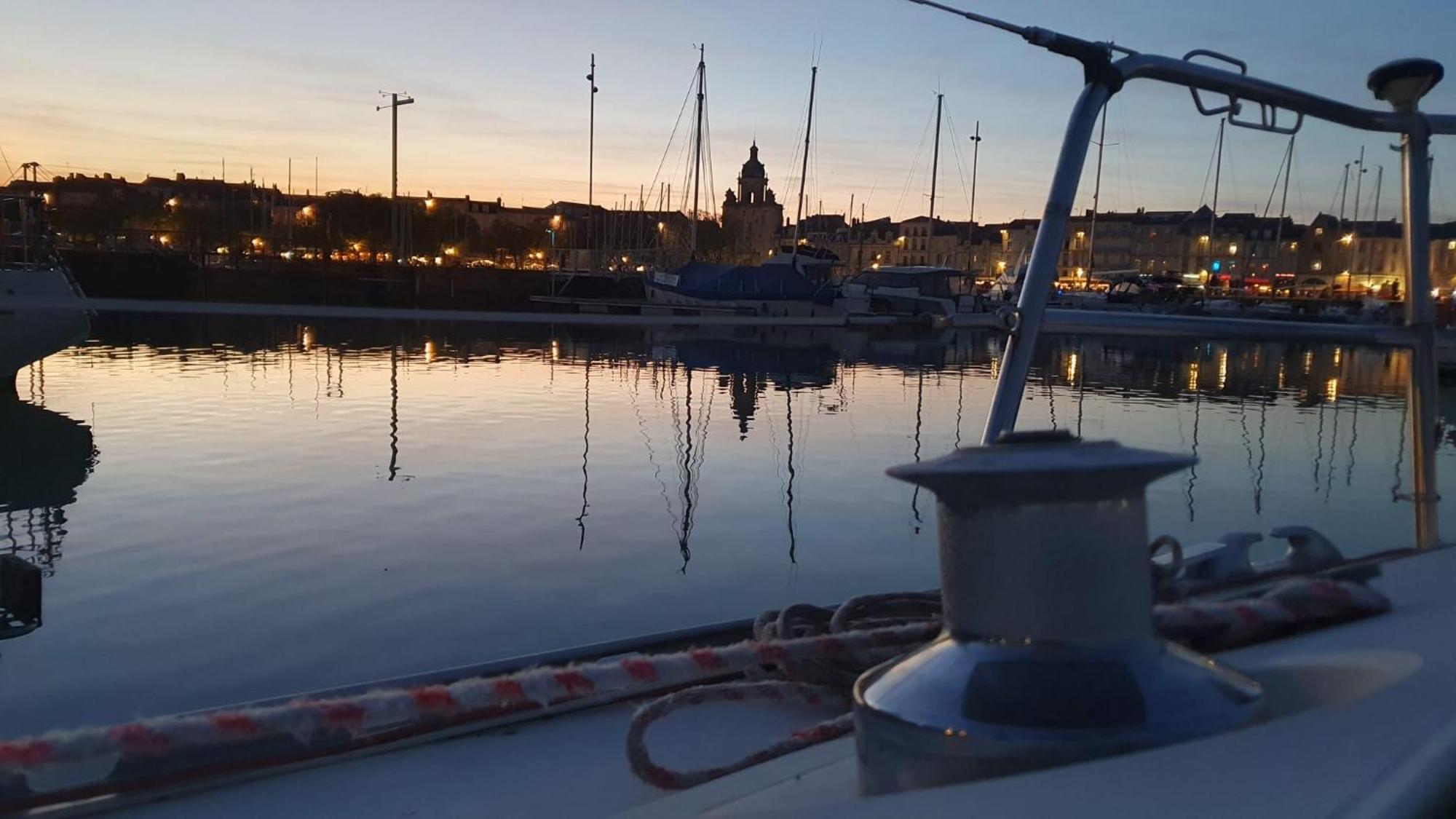 Coriandre 2 - Sur Un Grand Voilier 9 Personnes By Nuits Au Port La Rochelle (Charente-Maritime)