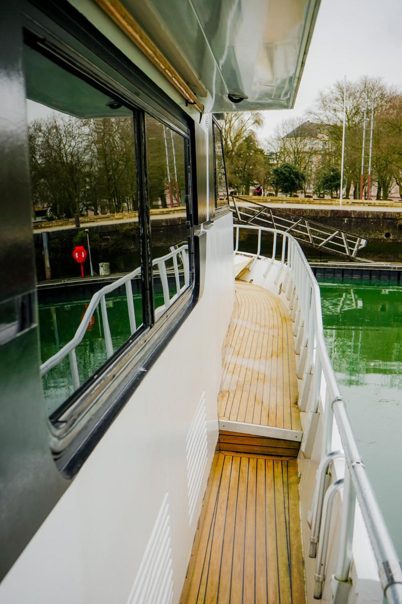 Bateau-hôtel Yacht Aquamarina Vieux Port La Rochelle