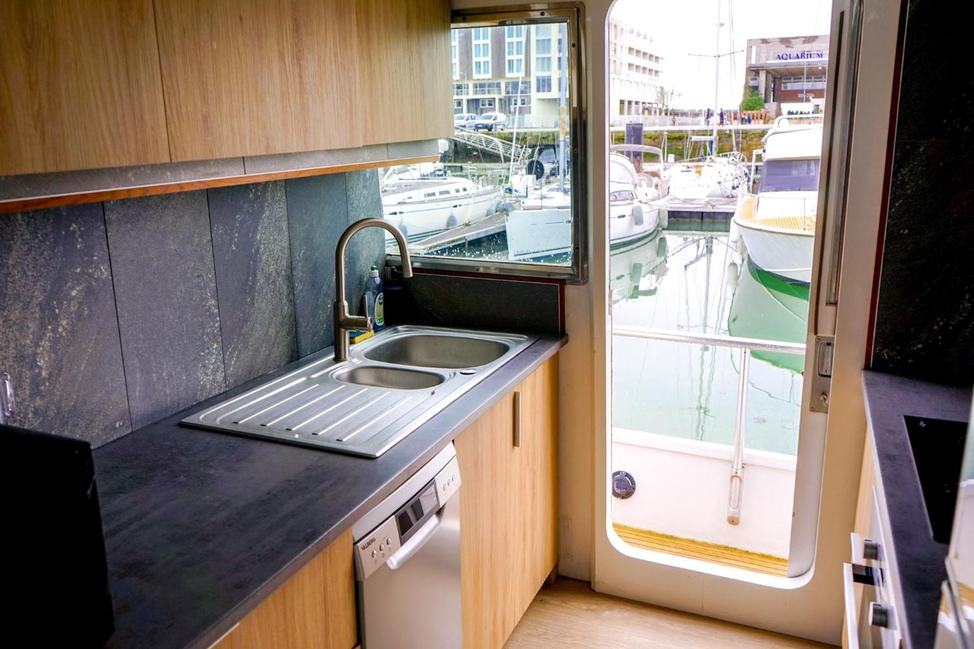 Bateau-hôtel Yacht Aquamarina Vieux Port La Rochelle La Rochelle (Charente-Maritime)