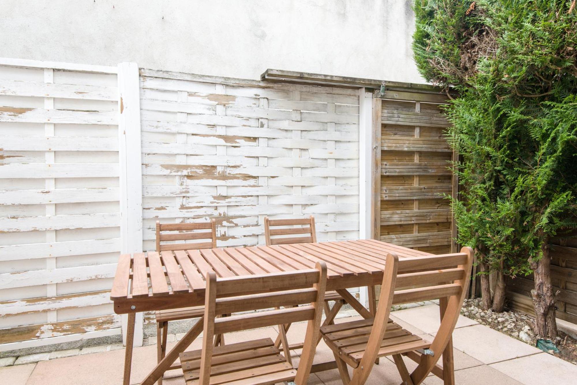 Avec Terrasse En Centre-ville De La Rochelle La Rochelle (Charente-Maritime)