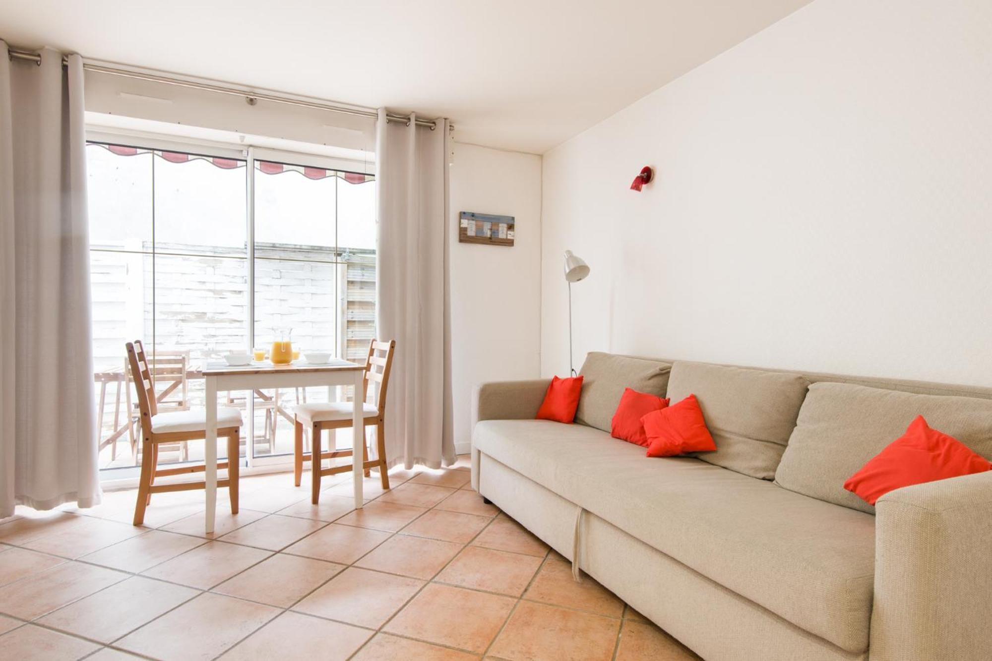 Avec Terrasse En Centre-ville De La Rochelle *