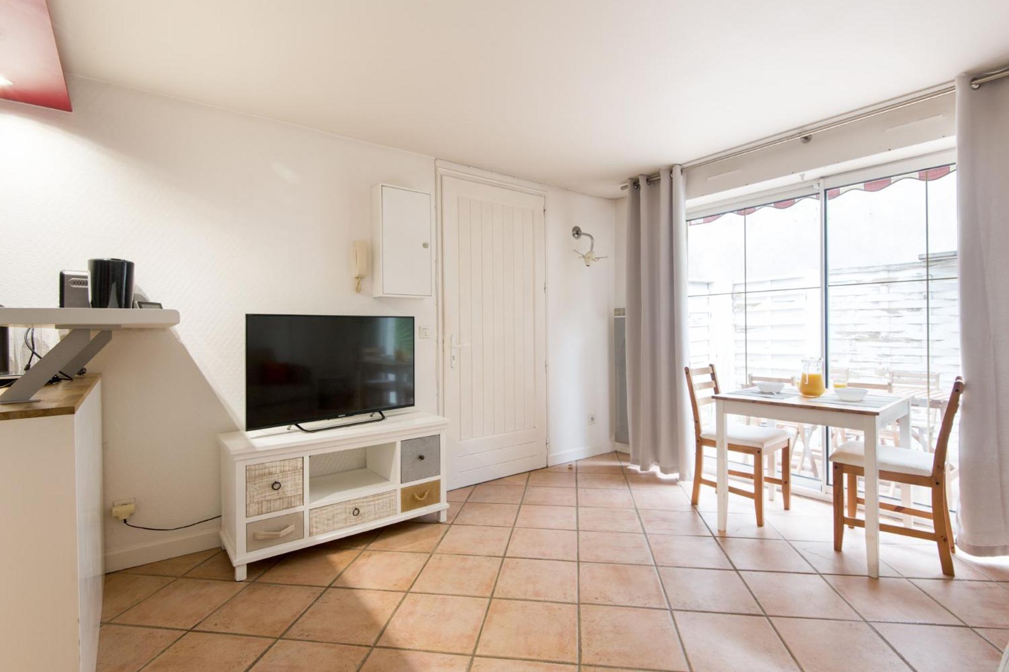 Avec Terrasse En Centre-ville De La Rochelle Appartement *