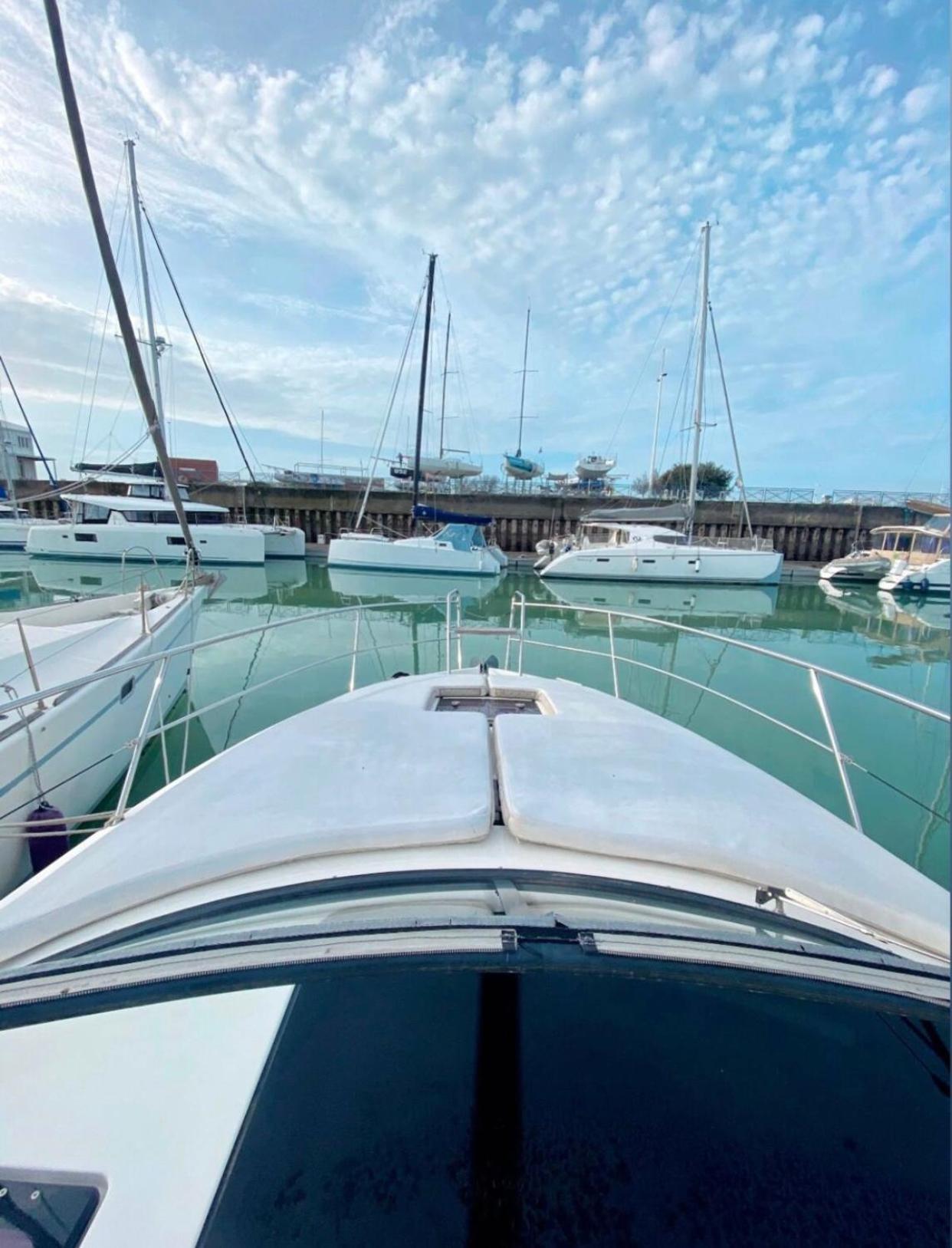Botel Experience A Bord A Sur Un Bavaria 31 Sport *