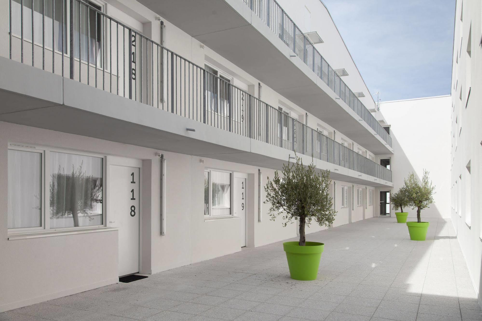 Uxco H2o Aparthotel