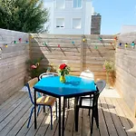 Grand studio avec terrasse à 100m du Vieux Port