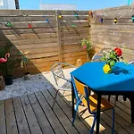 Grand studio avec terrasse à 100m du Vieux Port