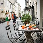 Cit\'Hotel le Bord\'O Vieux Port