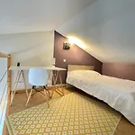 Lovely Apartment With Balcony Near The Lake