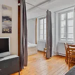 Large And Charming Studio In The Heart Of La Rochelle - Welkeys
