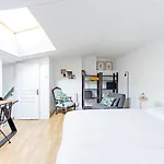 Superbe DUPLEX de 70m2 avec 2 CHAMBRES en HYPER CENTRE au CALME sur COUR classé 3 ETOILES avec PARKING en option