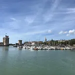 Hôtel Les Gens de Mer La Rochelle by Popinns**