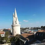 Vue Superbe Sur Tour De La Lanterne T2 Avec Terrasse Remparts 2