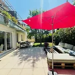 Spacious Cocoon With Pool In La Rochelle
