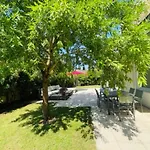 Spacious Cocoon With Pool In La Rochelle