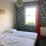 T2 Avec Piscine Et Terrasse Dans Residence Arboree