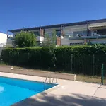 T2 Avec Piscine Et Terrasse Dans Residence Arboree