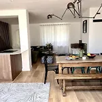 Superbe Villa Avec Piscine A 10 Min Du Centre
