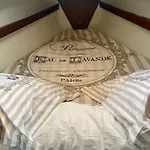 Nuit Insolite A Bord D\'Un Voilier
