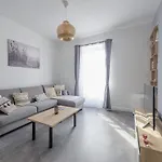 Studio Renove Au Coeur De La Rochelle, Marche A 25M, 2 Personnes, Wifi - Fr-1-535-43