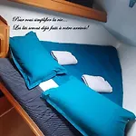 Super Castor - Dormir Sur Un Grand Voilier Chauffe Au Vieux Port By Nuits Au Port