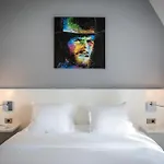 Le Manoir Hotel