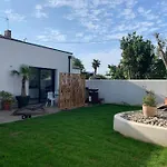 Maison De Vacances Piscine Interieure La Rochelle