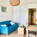 T1 Avec Piscine Et Terrasse Au Coeur De La Rochelle