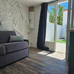 Petite Maisonette Tout Confort