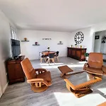 6 Appartements Et 4 Adresses A Mi-Chemin Entre Le Vieux Port Et L Ile De Re
