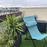 Appartement 2 Pieces Avec Piscine, Parking Prive - La Rochelle - Fr-1-246-594