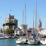 Vue Exceptionnelle Sur Les Tours ! Charme Et Tranquillite