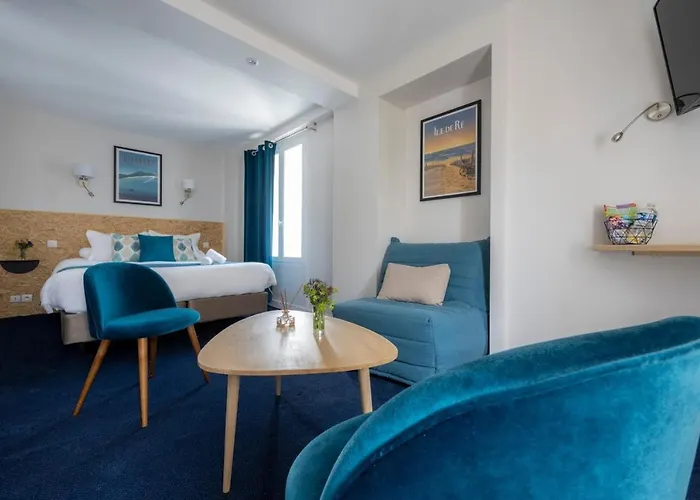 Un Hotel Sur Le Port