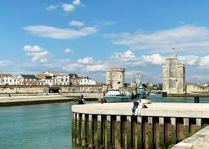 Grand studio avec terrasse à 100m du Vieux Port