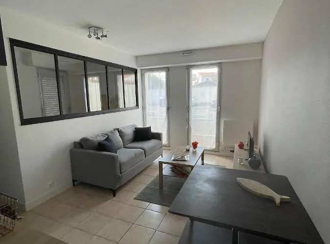 Appartement La Rochelle - Centre - Ile De Re - Parking Prive