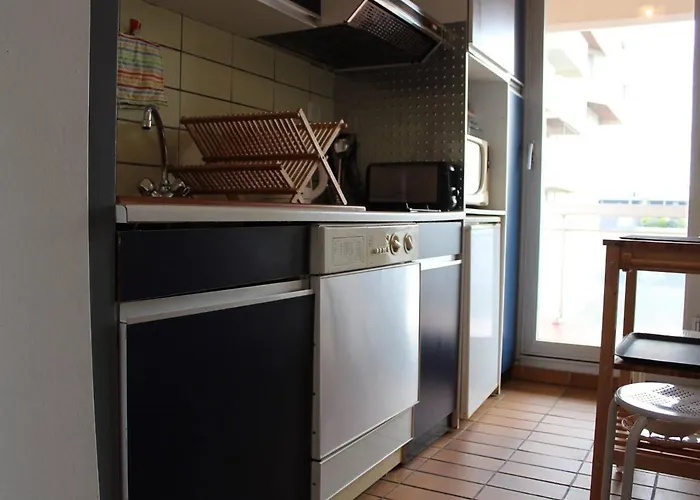 A Proximite Du Centre De La Rochelle, Avec Balcon Ensoleille - 4 Pers, Parking Prive, Proche Plage - Fr-1-246-519