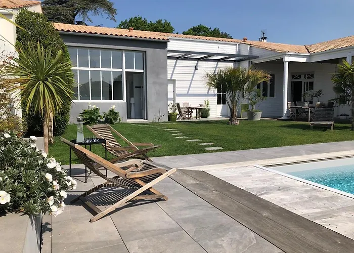 Maison M, Chambre Privee Acces Jardin Piscine Et Jacuzzi Pres De La Rochelle