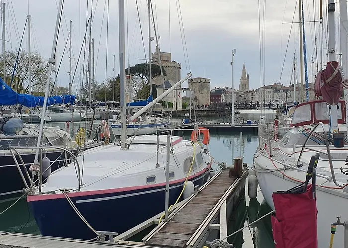 La Rochelle Voilier Hotel A Quai Centre Ville Vieux Port