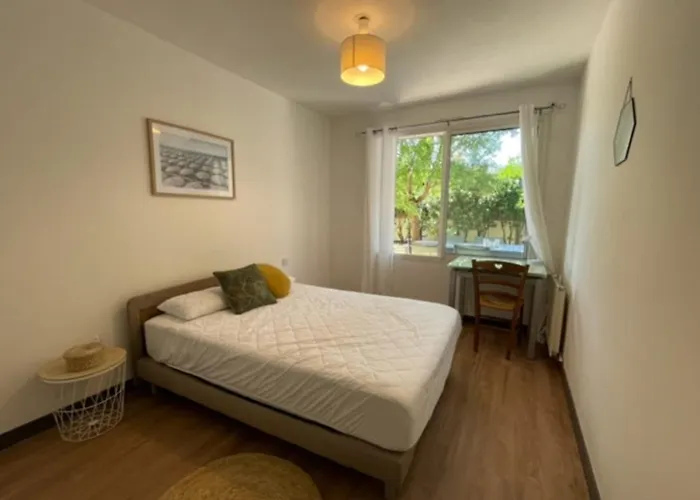 Spacious Cocoon With Pool In La Rochelle