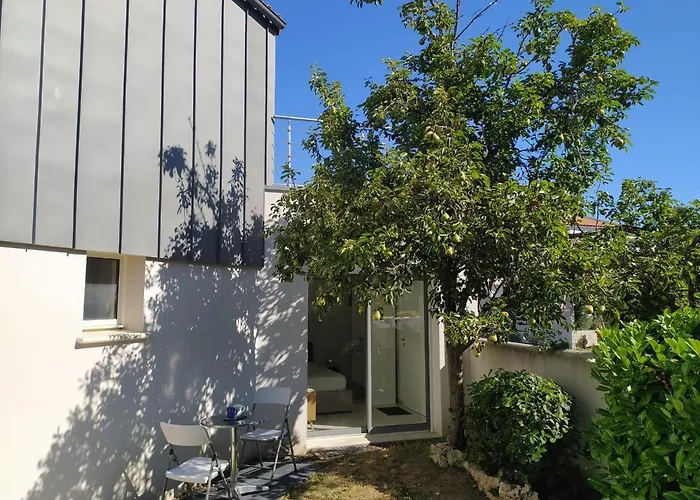 Belle Maisonnette Avec Jardin 2 Pas Du Vieux Port