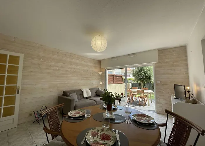 Appartement 3 Pieces Avec Piscine, Proche Commerces Et Transports, La Rochelle - Fr-1-246-690