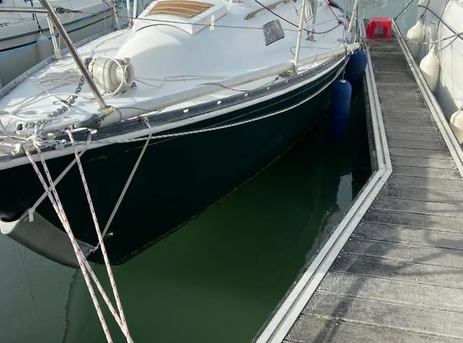 Sejour Unique A Bord D Un Voilier Au Coeur De La Rochelle