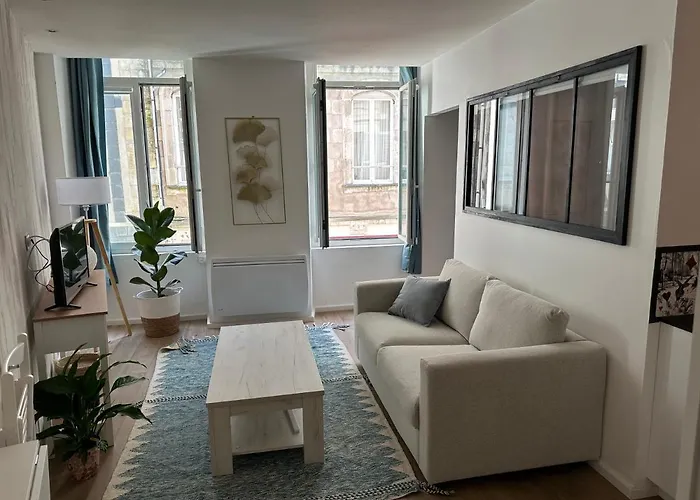 Charmant Cocon Iode Cosy Equipe, Baigne De Lumiere, Situe Au Coeur De La Rochelle A 1Min A Pied Du Marche Central Avec Tv Et Wifi