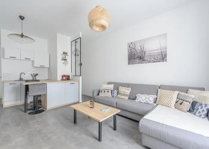 Studio Renove Au Coeur De La Rochelle, Marche A 25M, 2 Personnes, Wifi - Fr-1-535-43