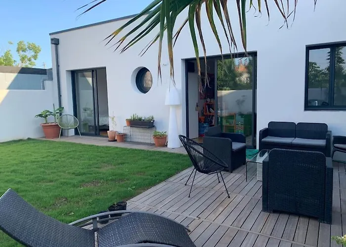 Maison De Vacances Piscine Interieure La Rochelle