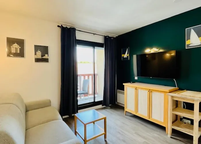 Charming Accommodation With Pool In La Rochelle